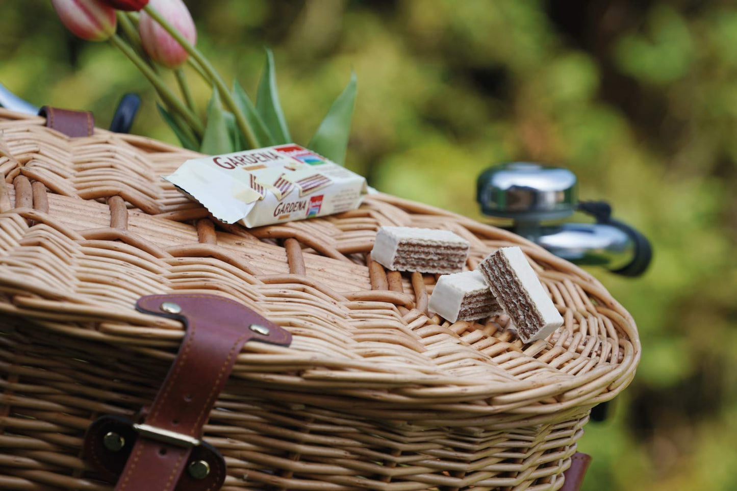 Loacker Gardena - Premium Chocolate Covered Crispy Wafer Snack Bars with Cream Filling